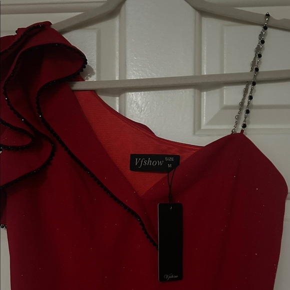 Chic One-Shoulder Red Dress - Picture 2 of 12